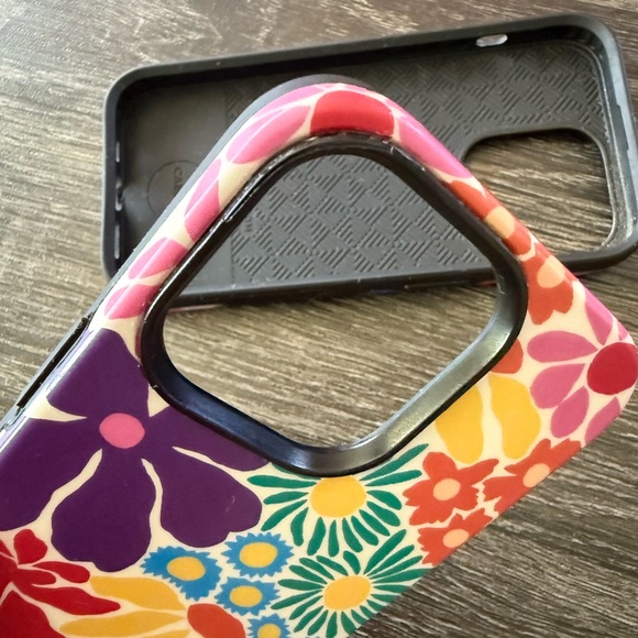 Casely Bold + MagSafe® / iPhone 14 Pro Case Bundle - Picture 12 of 13